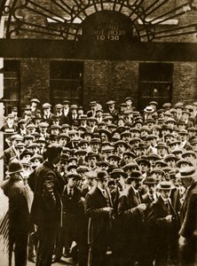 もし私が死ぬべきなら、私だけのことを考えてください...、1914-18年頃（セピア写真）